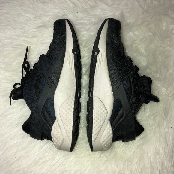 NIKE Air Huarache Run PRM Paisley Black Embossed Leather Sneaker Shoes - Picture 7 of 11
